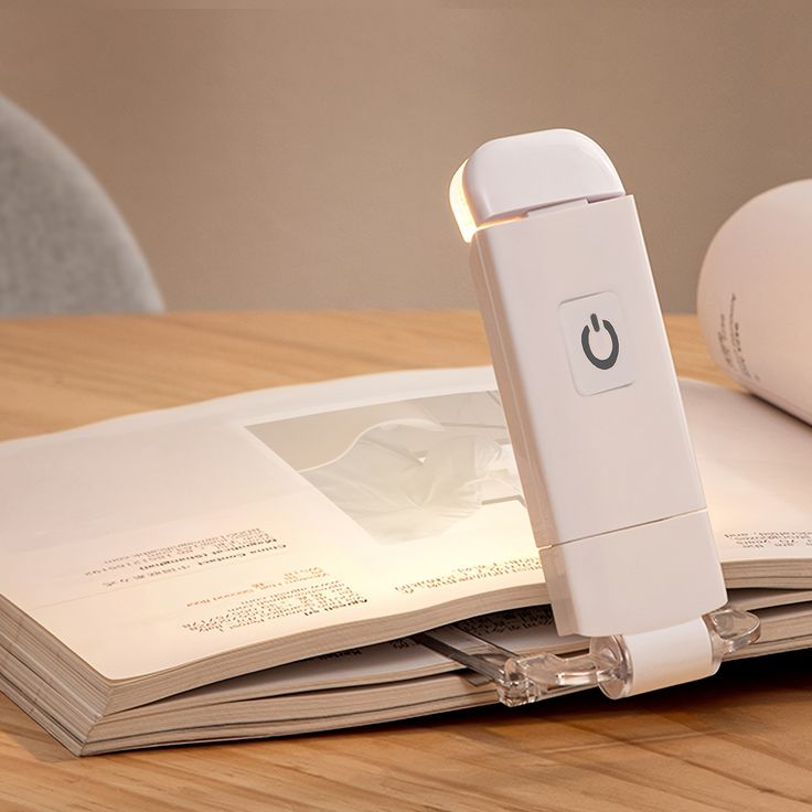 LumaLite Mini – Foldable Night Reading Lamp